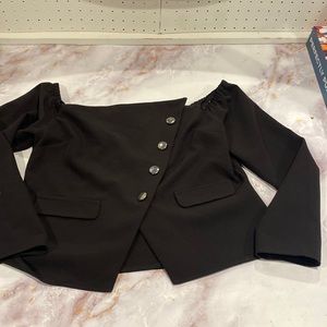 Misguided off shoulder top. SZ 8 silver button accents. Quarter length sleeves